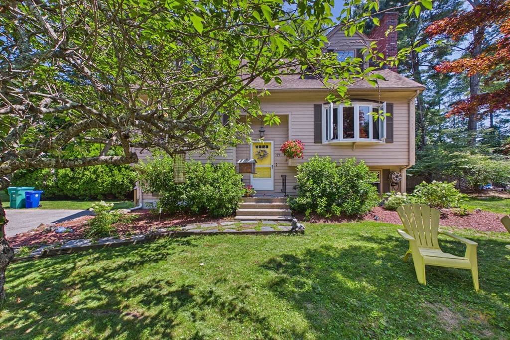 127 Parsonage Way Attleboro — Photo 4 of 42