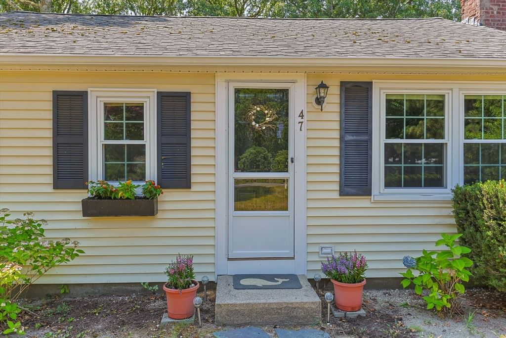 47 Acres Ave Yarmouth — Photo 3 of 36