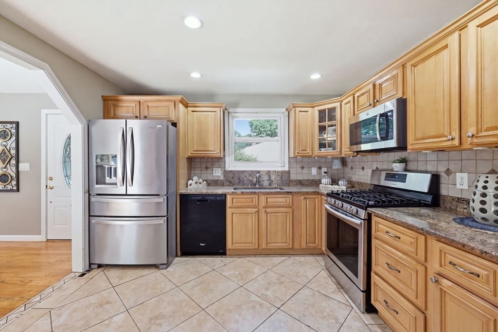 37 Squirrel Rd Springfield — Photo 10 of 42