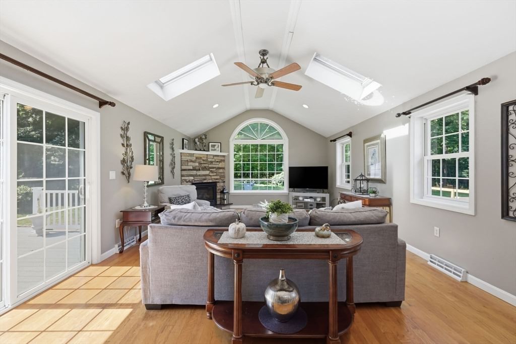 37 Squirrel Rd Springfield — Photo 12 of 42