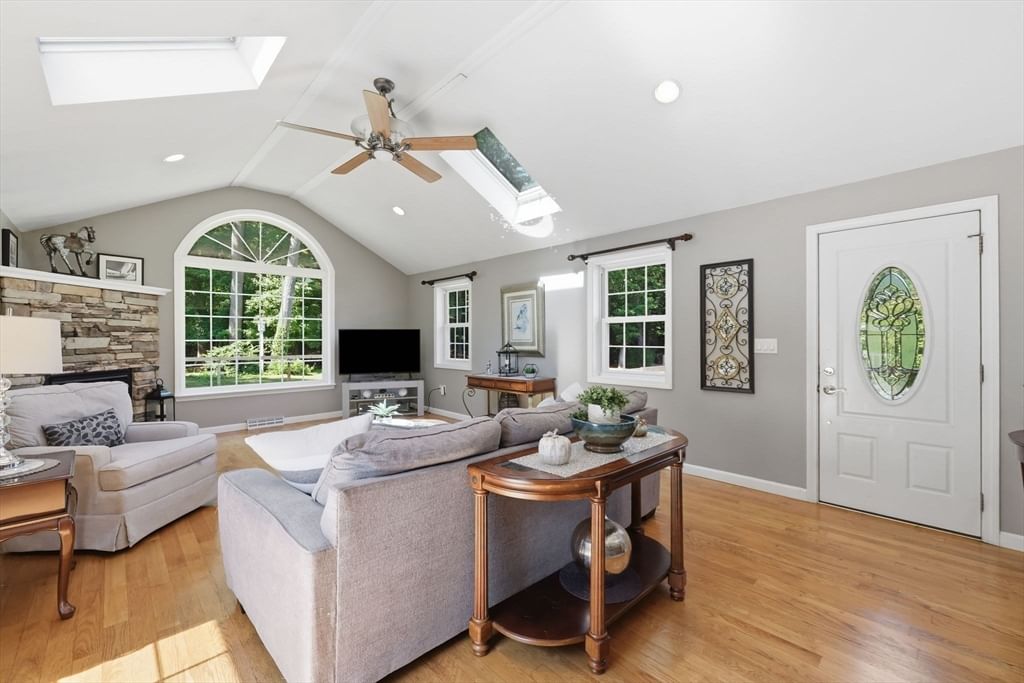 37 Squirrel Rd Springfield — Photo 13 of 42
