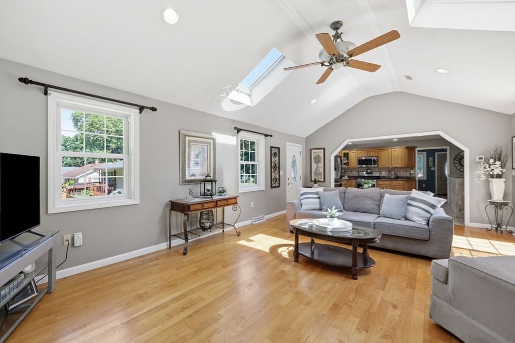 37 Squirrel Rd Springfield — Photo 18 of 42
