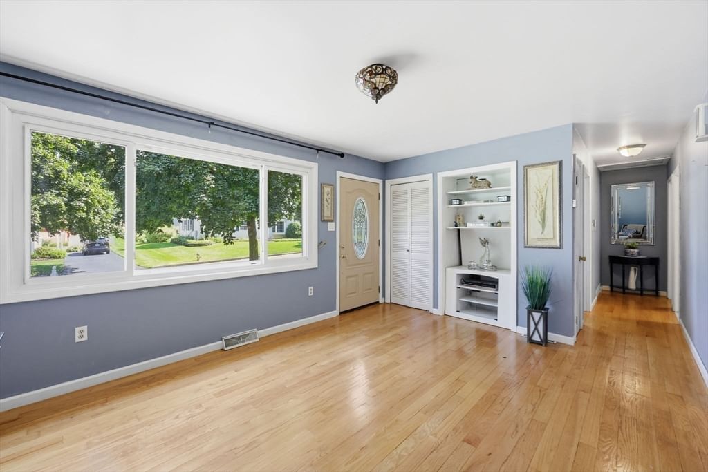 37 Squirrel Rd Springfield — Photo 7 of 42
