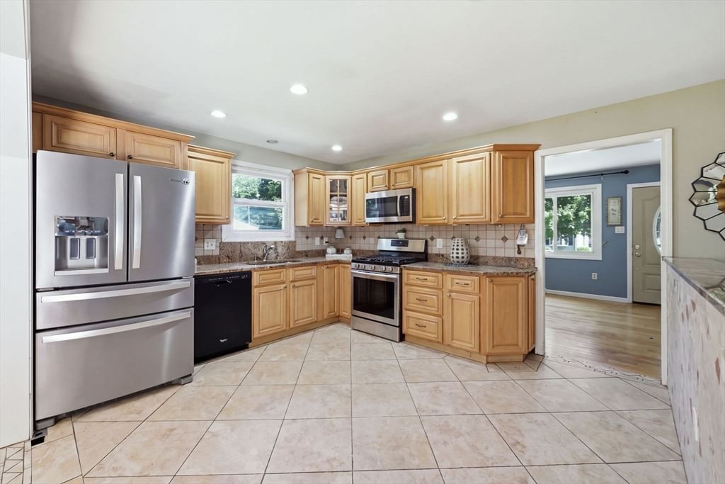 37 Squirrel Rd Springfield — Photo 9 of 42