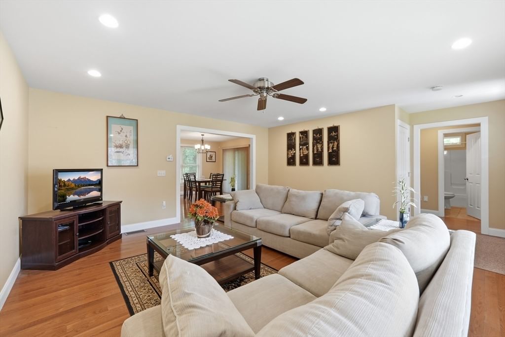 2 Dogwood Dr Belchertown — Photo 11 of 41