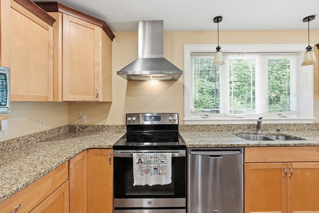 2 Dogwood Dr Belchertown — Photo 15 of 41