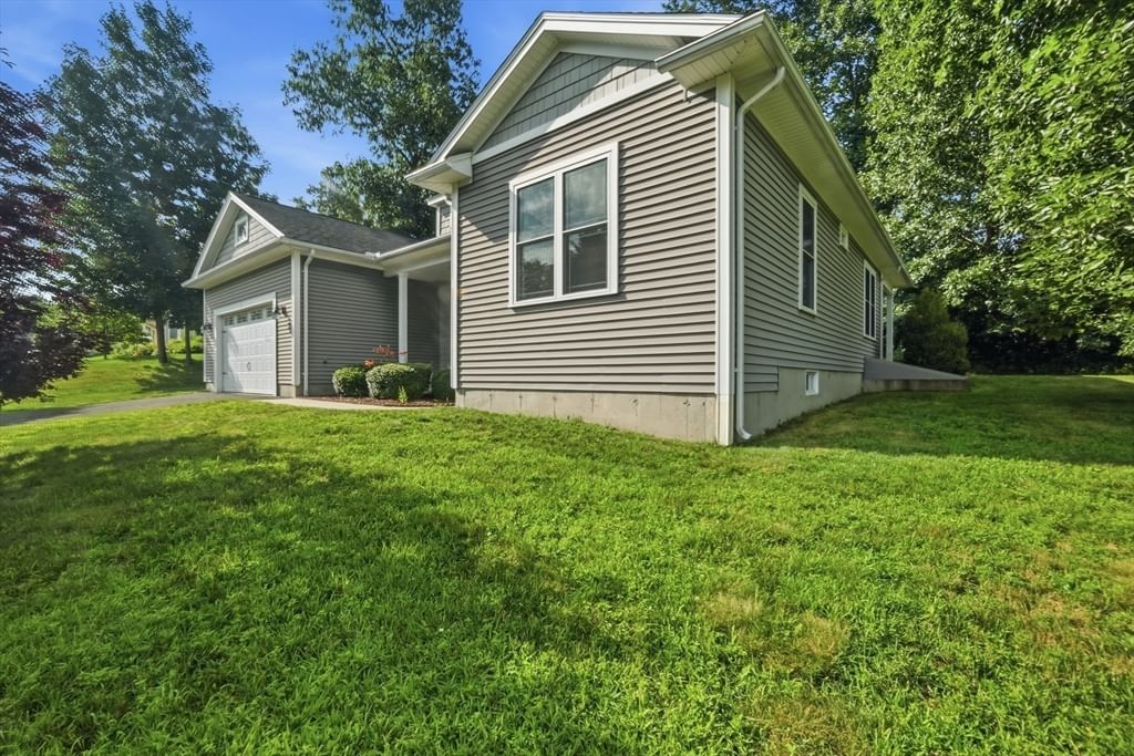2 Dogwood Dr Belchertown — Photo 4 of 41