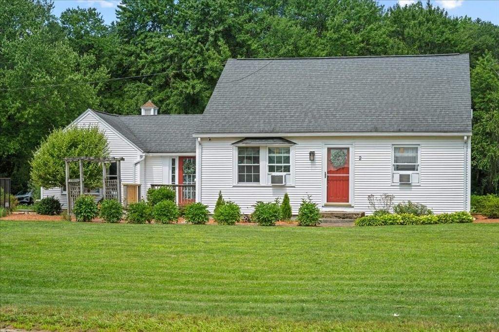 Property at 2 Adams Dr, Brimfield, MA 01010