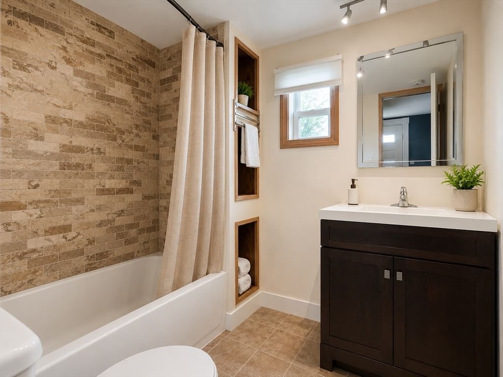 170 Rockland #9 Hingham — Photo 4 of 4