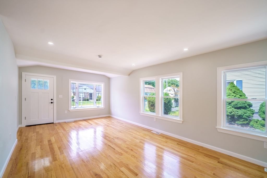 124 Magoun Ave Brockton — Photo 10 of 38