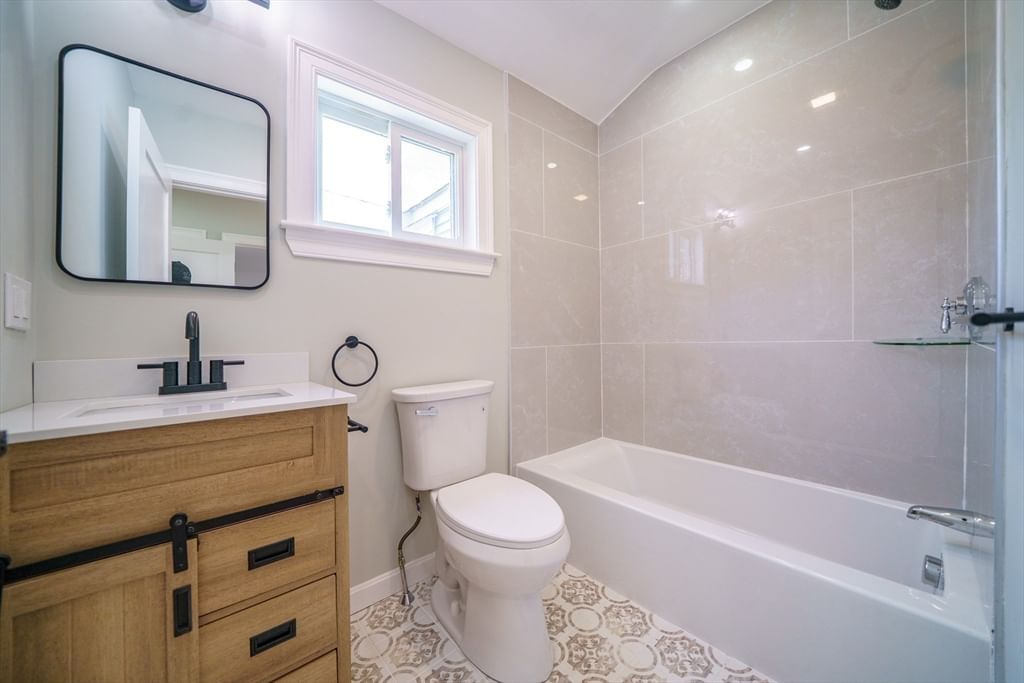 124 Magoun Ave Brockton — Photo 18 of 38