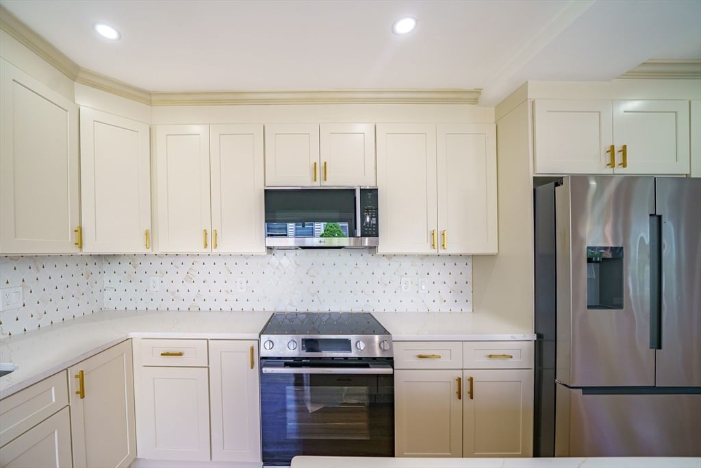 124 Magoun Ave Brockton — Photo 2 of 38
