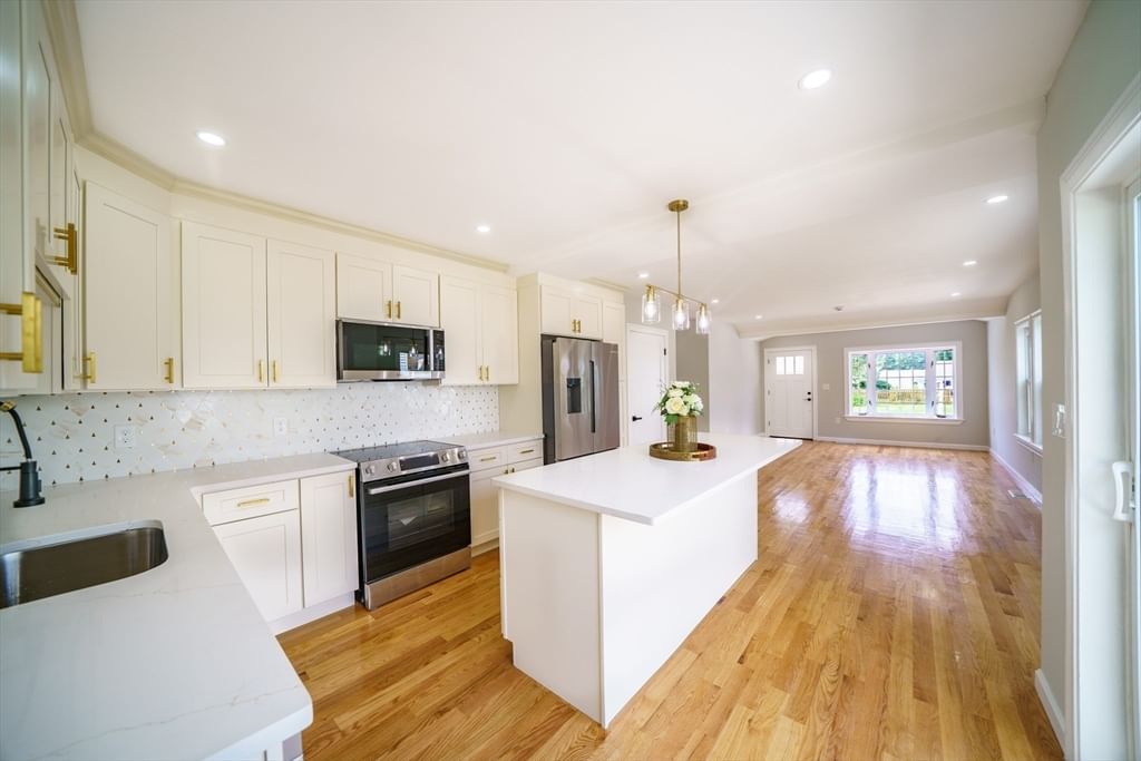 124 Magoun Ave Brockton — Photo 3 of 38