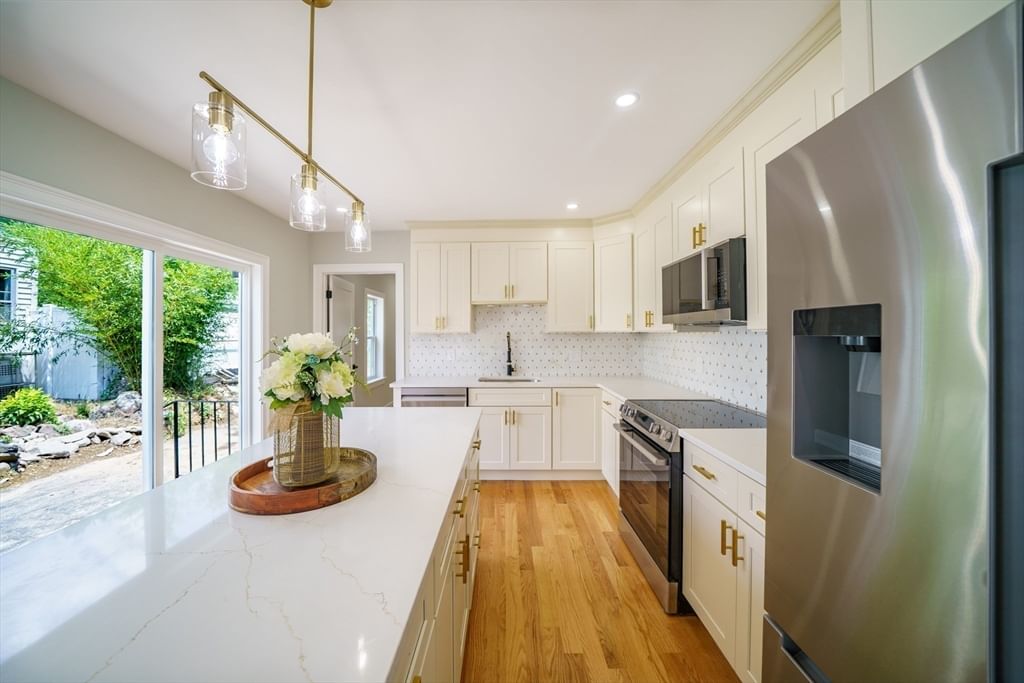 124 Magoun Ave Brockton — Photo 4 of 38