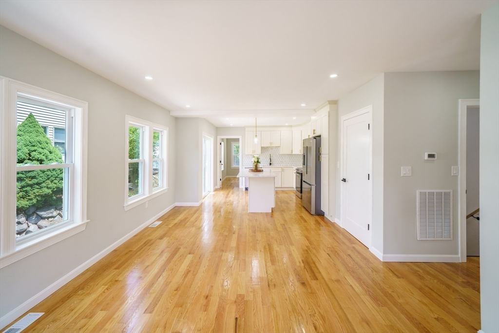 124 Magoun Ave Brockton — Photo 8 of 38