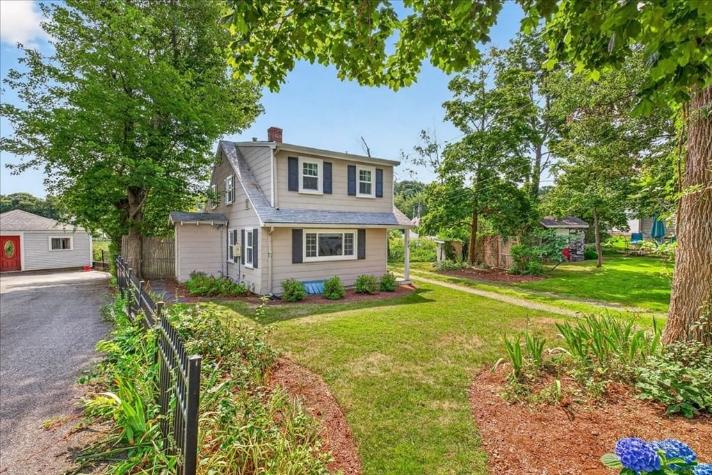 72 Bonnie Brier Cir Hingham — Photo 2 of 35