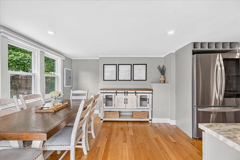 72 Bonnie Brier Cir Hingham — Photo 4 of 35