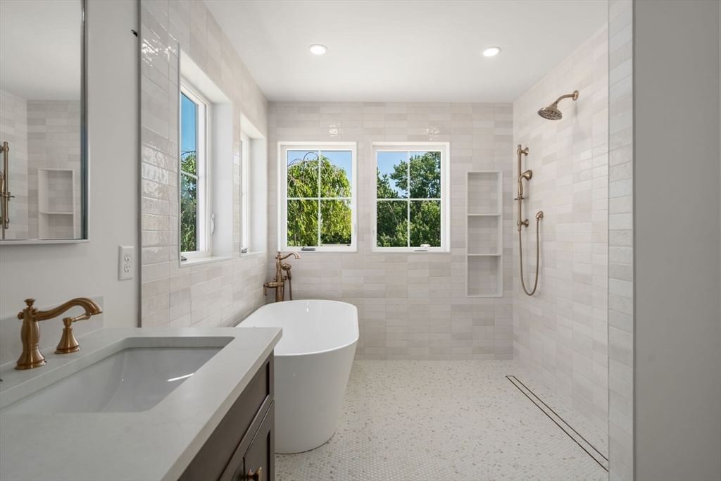 37 Foley Beach Road Hingham — Photo 13 of 29