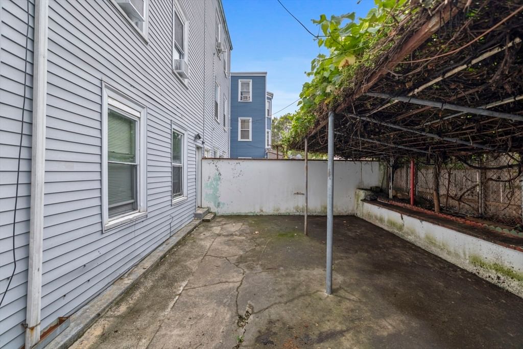 121 George St Boston — Photo 9 of 24