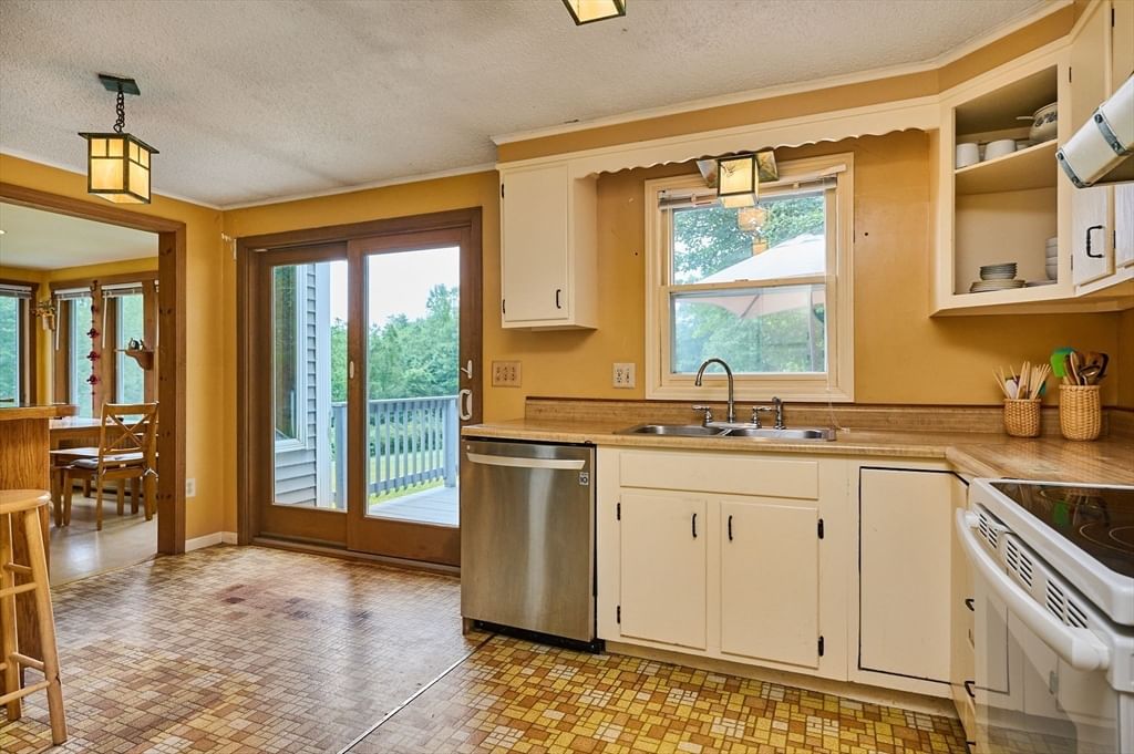 21 Old Bernardston Rd Northfield — Photo 9 of 42