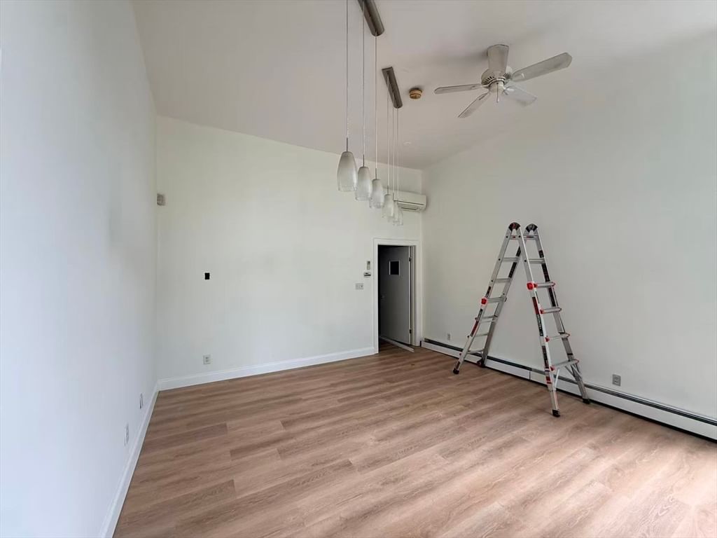 70E Beacon St Somerville — Photo 2 of 12