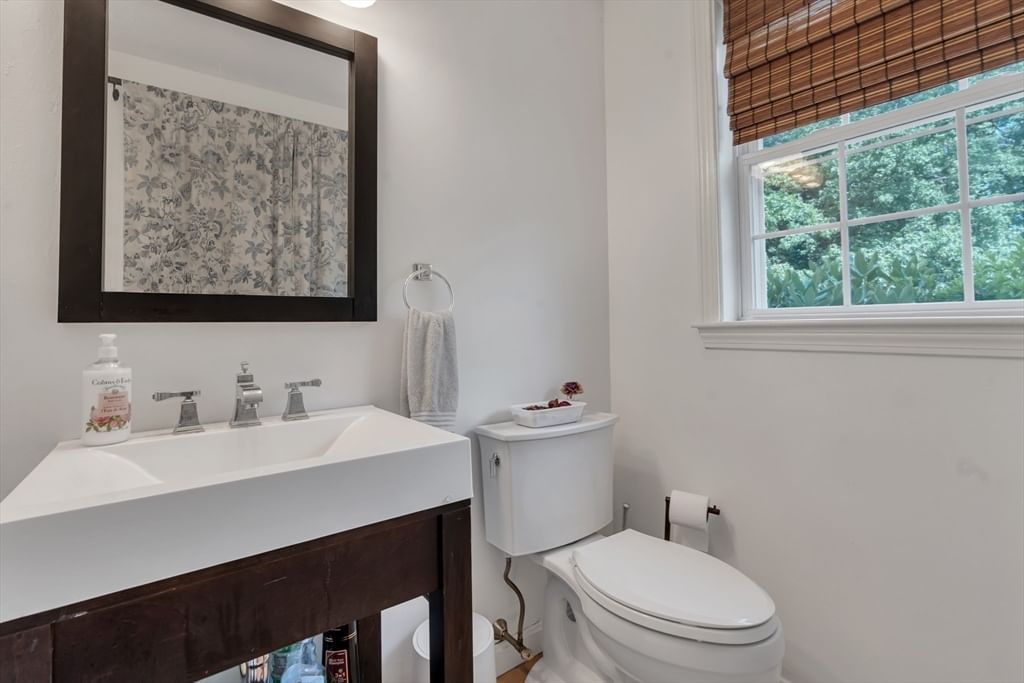 6 Fleuette Drive Bellingham — Photo 13 of 41
