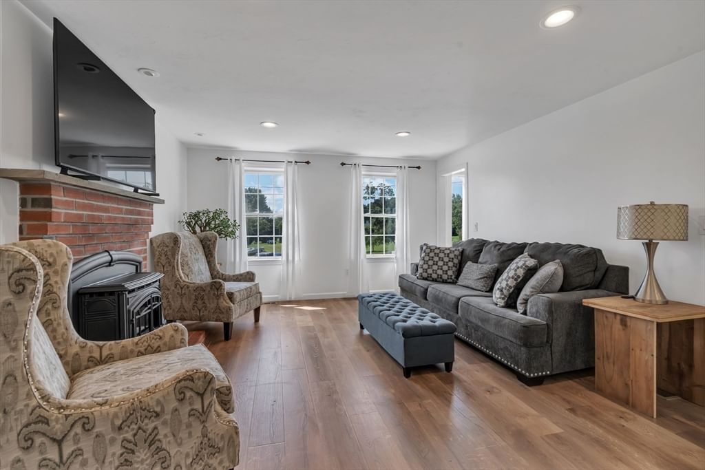 6 Fleuette Drive Bellingham — Photo 8 of 41