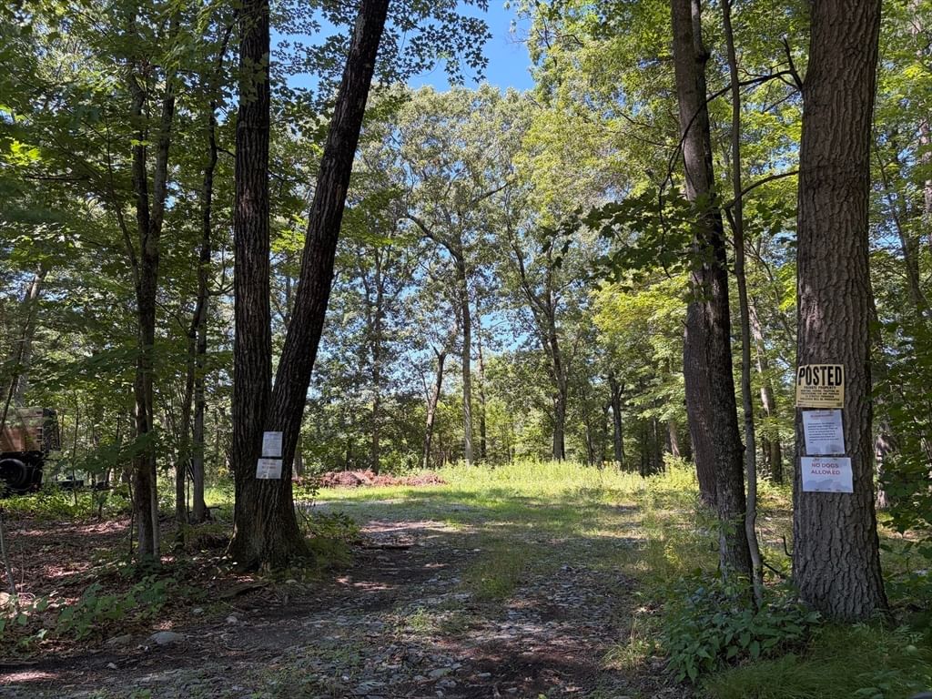 6-A Durkee Ln Westford — Photo 2 of 6