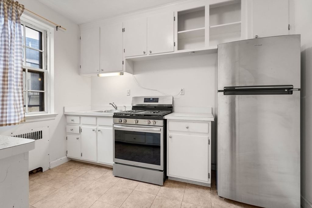 1490 Beacon St #3 Brookline — Photo 8 of 27