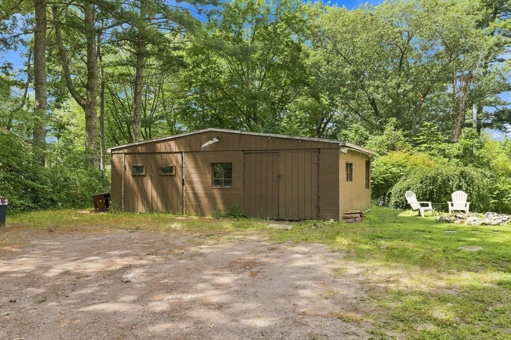 40 Lake Shore Dr Middleboro — Photo 5 of 36