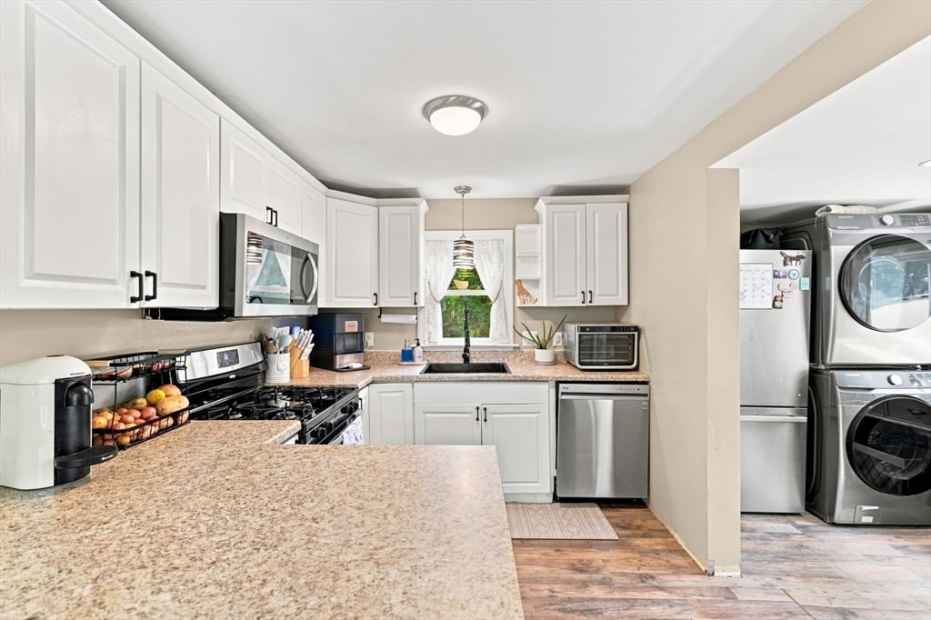 40 Lake Shore Dr Middleboro — Photo 7 of 36