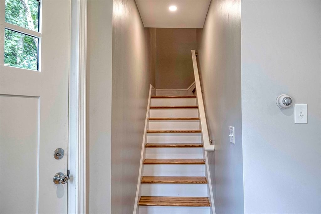 112 Dewolf St New Bedford — Photo 10 of 24