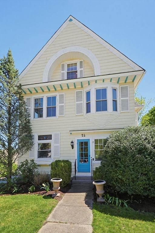 24 Main St