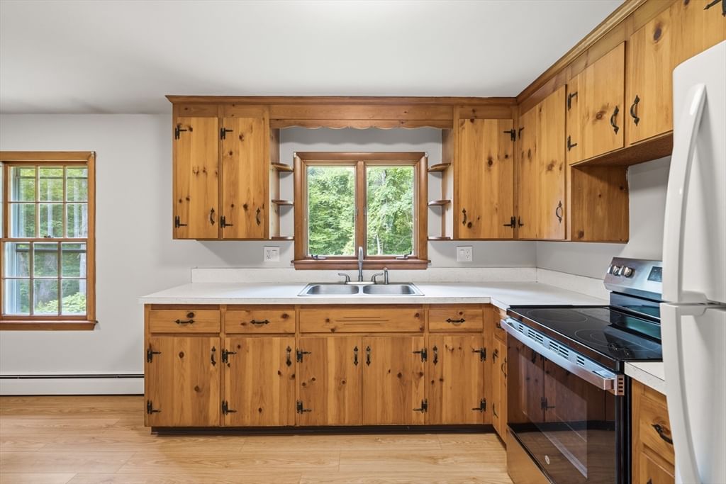 292 Anawan St Rehoboth — Photo 10 of 31
