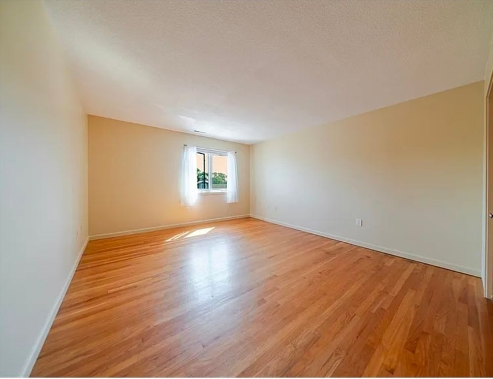 351 Pleasant St #9 Northampton — Photo 16 of 17