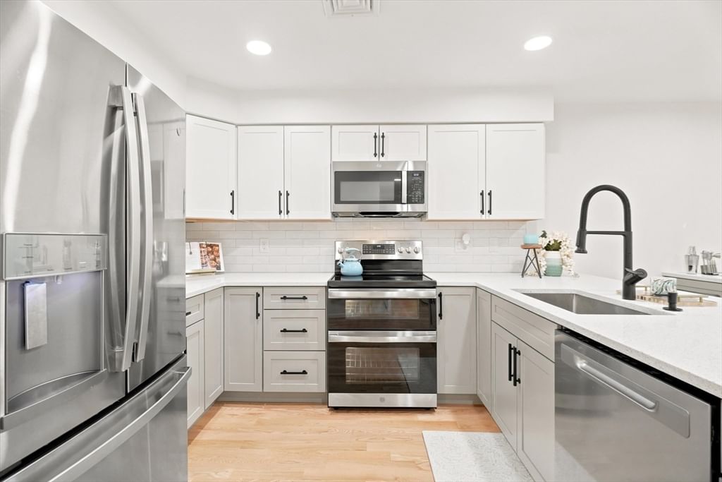 37 Constitution Ln #39 Danvers — Photo 17 of 42