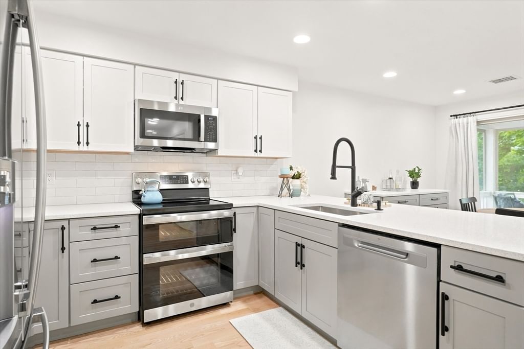 37 Constitution Ln #39 Danvers — Photo 18 of 42
