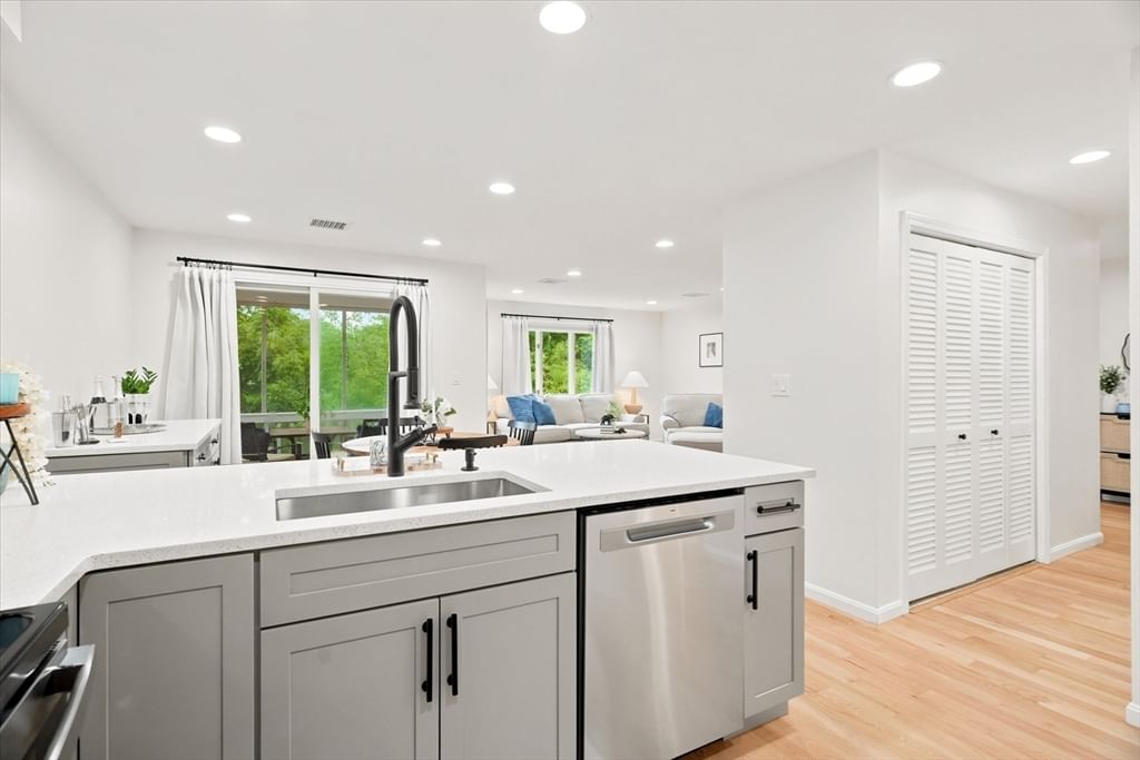 37 Constitution Ln #39 Danvers — Photo 20 of 42
