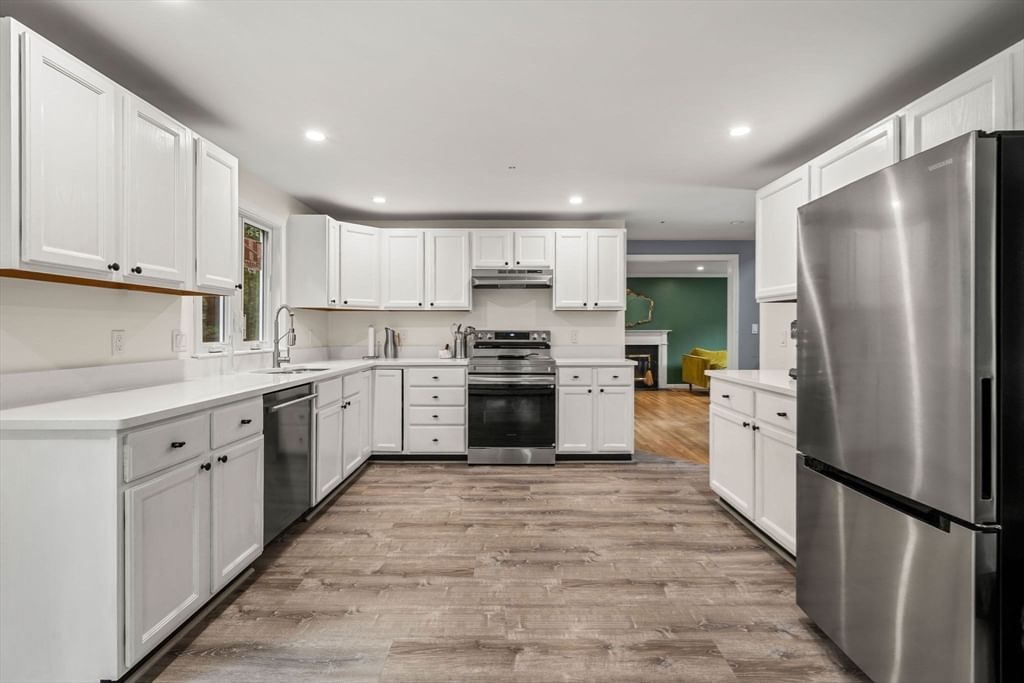 93 Kendrick Rd Wakefield — Photo 4 of 42