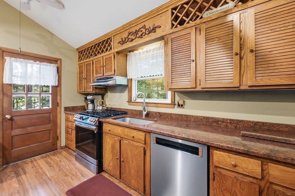 19 Kimbrough Rd, Billerica, MA 01821 photo 2