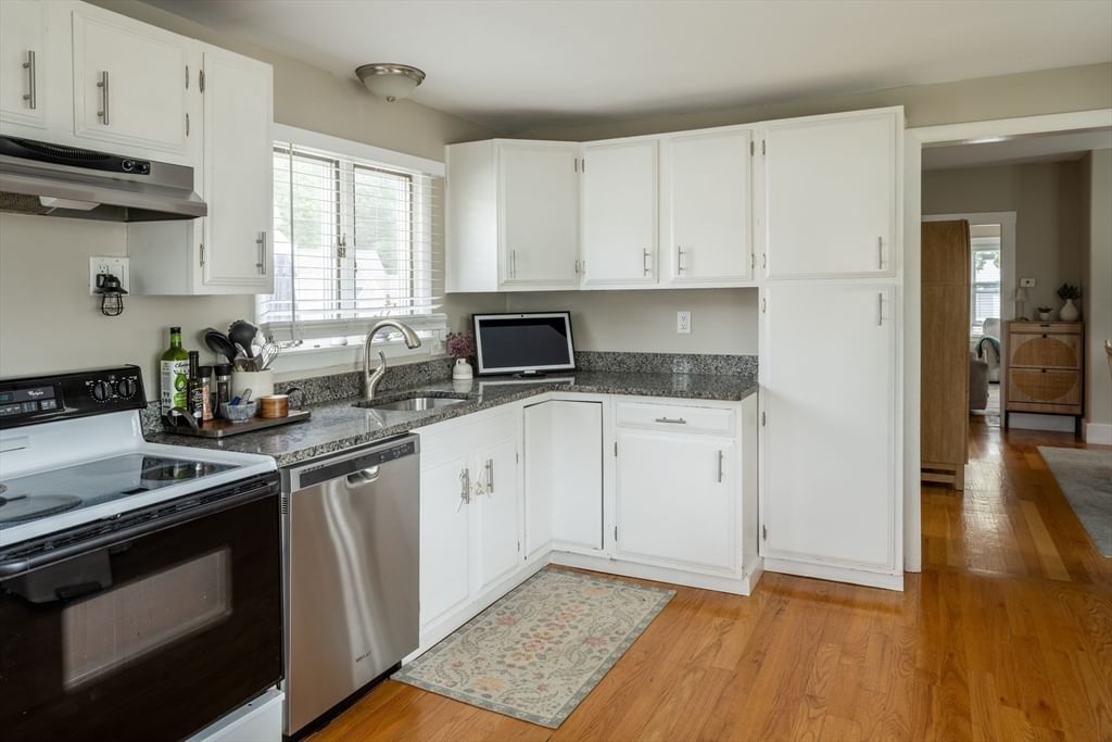 101 Bartholomew St Peabody — Photo 4 of 15