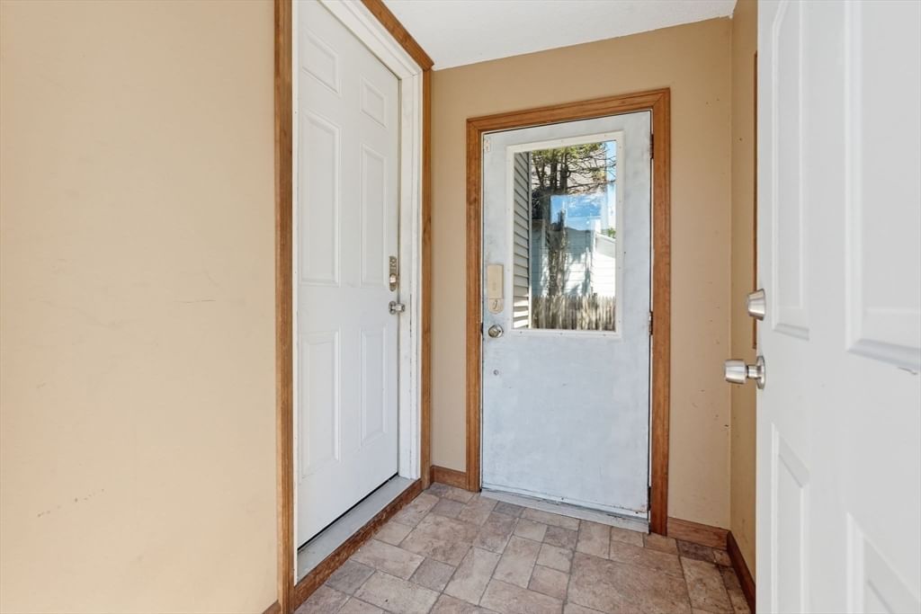 33 Baltimore Ave Chicopee — Photo 16 of 33