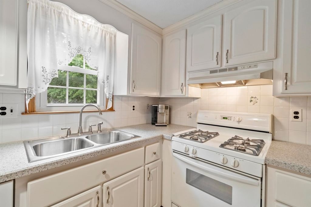 7 Susan Dr North Reading — Photo 12 of 39