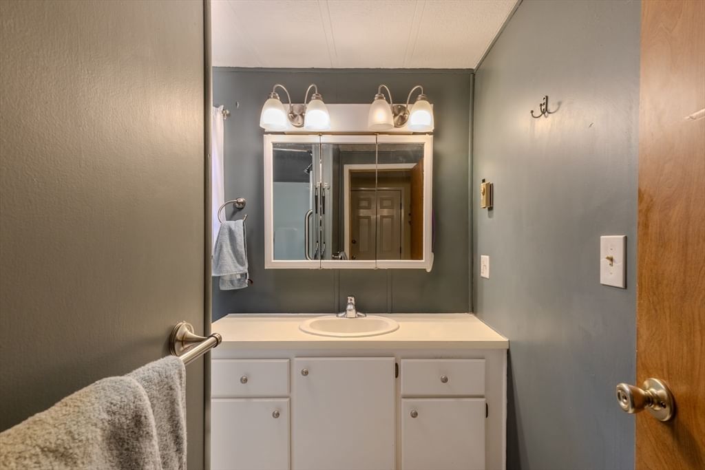 63 Haskell Circle, Lakeville, MA 02367 photo 4