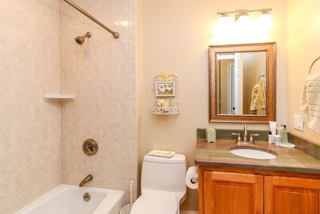 109 Farwell St #109 Newton — Photo 11 of 21