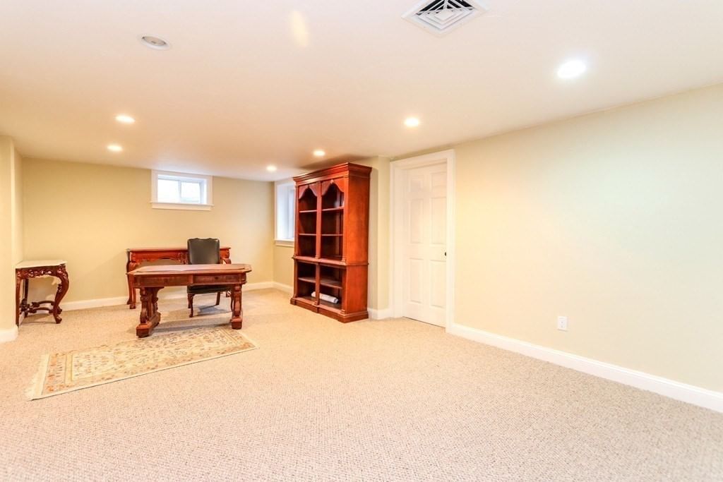 109 Farwell St #109 Newton — Photo 16 of 21