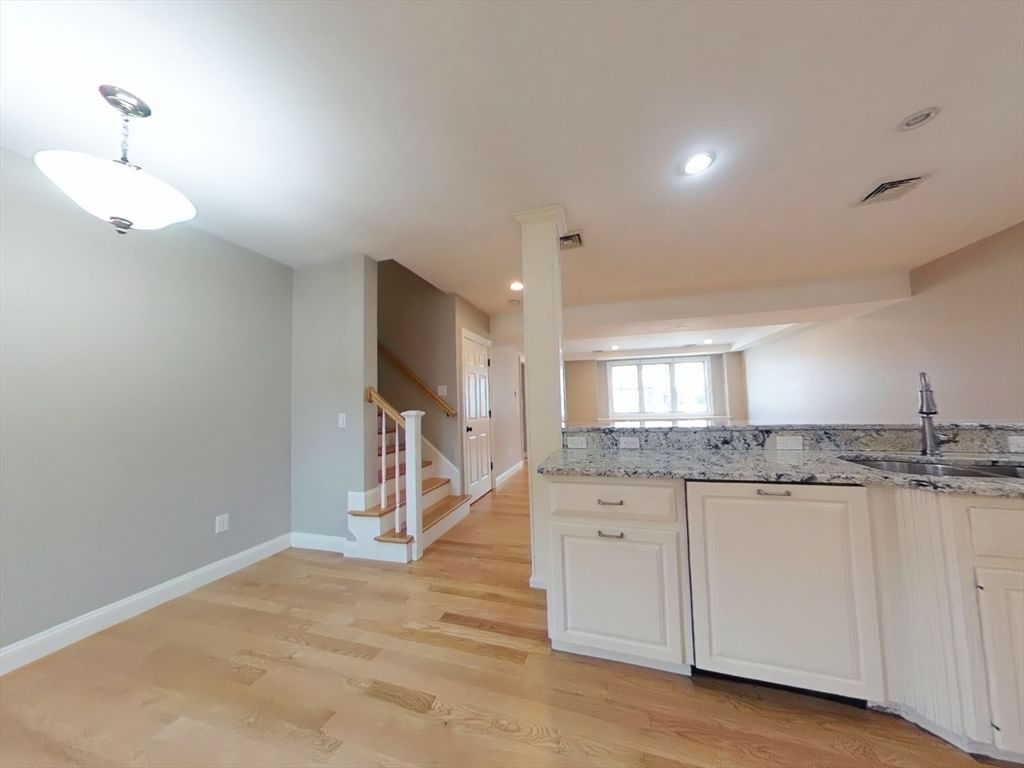 109 Farwell St #109 Newton — Photo 5 of 21
