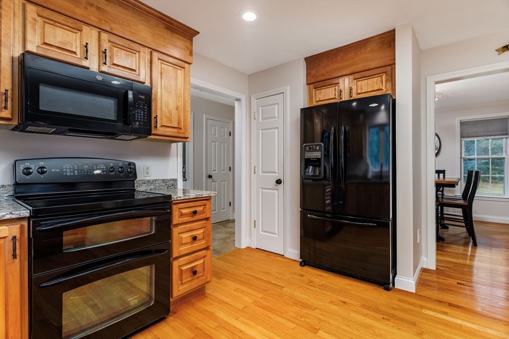 562 Mendon Rd Sutton — Photo 6 of 42