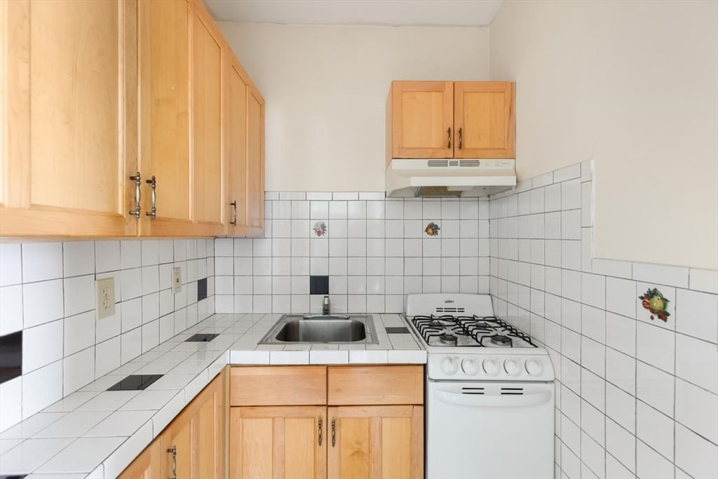 19 Fernwood Ave Revere — Photo 3 of 24