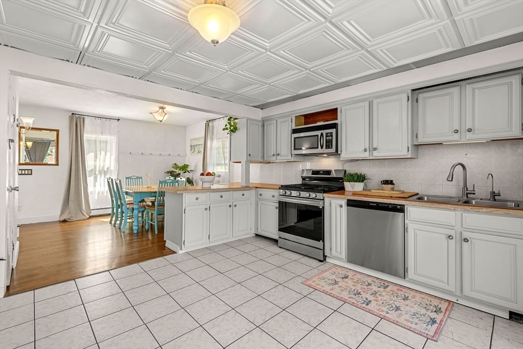 21 Burroughs St Danvers — Photo 10 of 27